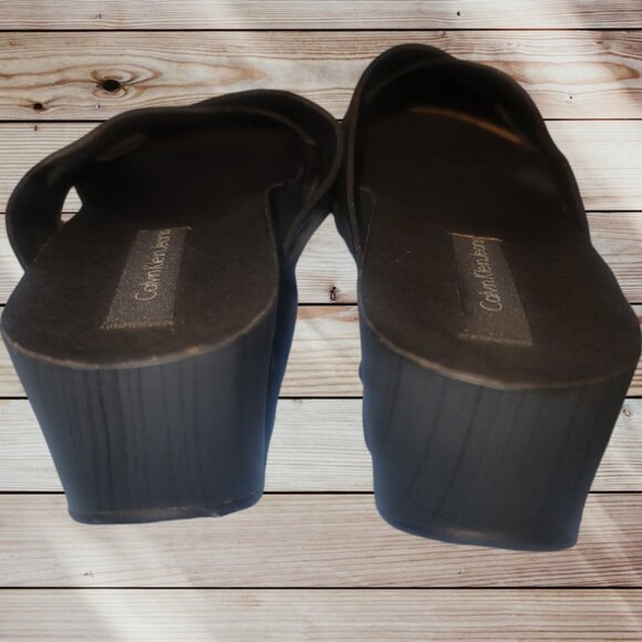 CALVIN KLEIN JEANS - SIZE 8.5 - YOKIE - Black Wedge Platform Sandals Heels Mules - Picture 4 of 7